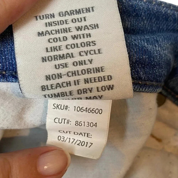 Torrid Girlfriend Distressed Light Wash  Jeans 20R - Picture 12 of 12